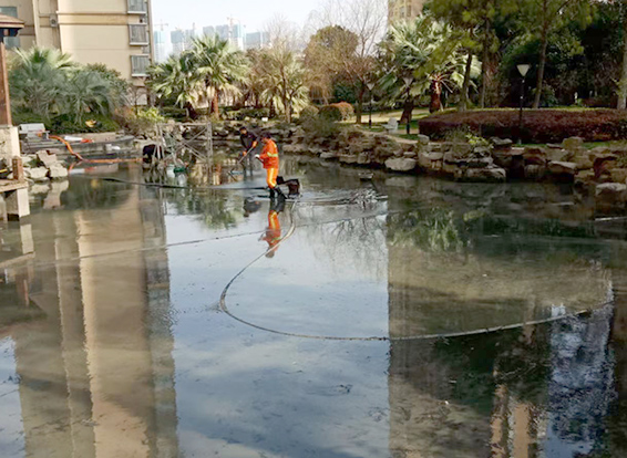 轮台景观池淤泥清理